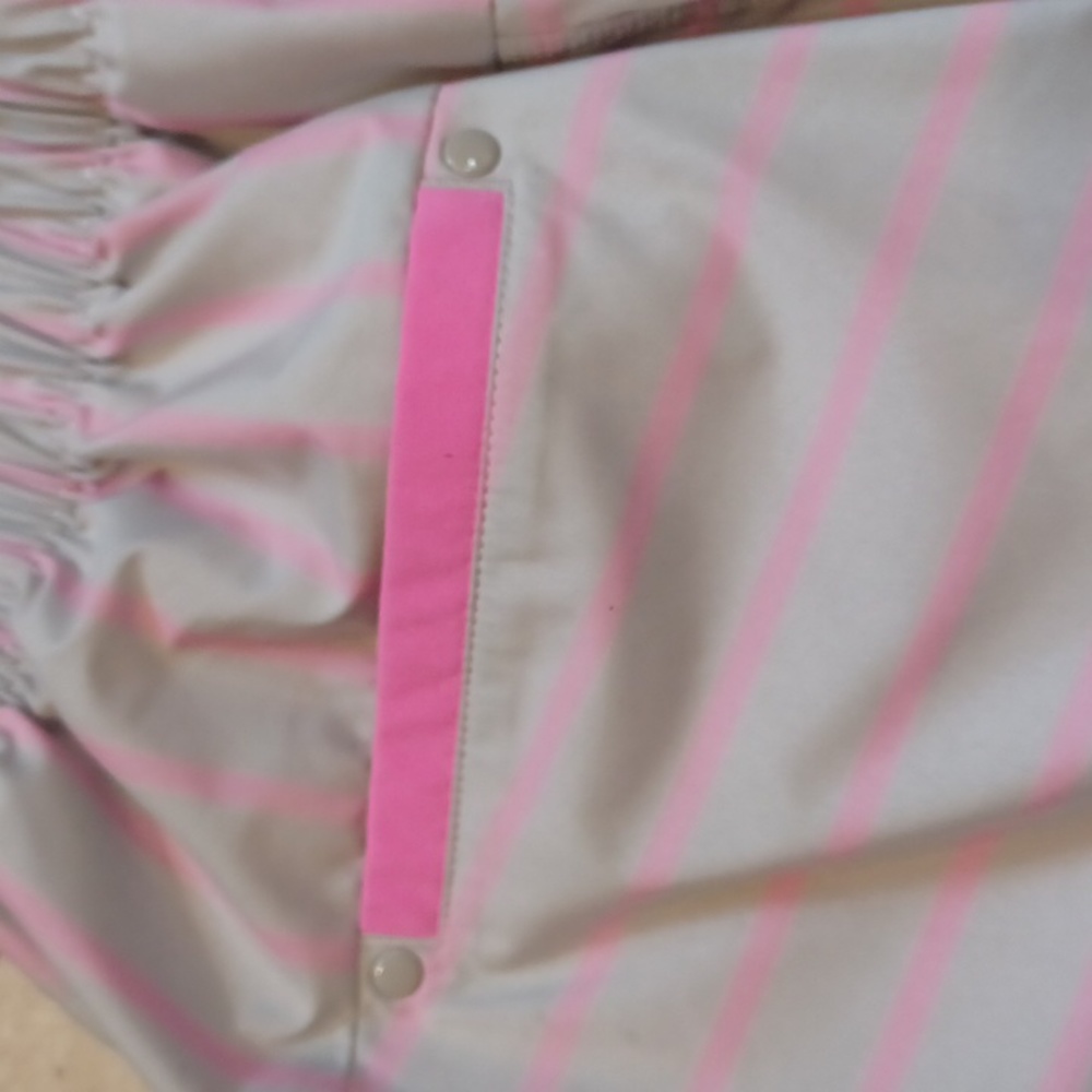 Lululemon Gray/Pink Striped Drawstring Cuffed Shorts - Picture 8 of 9